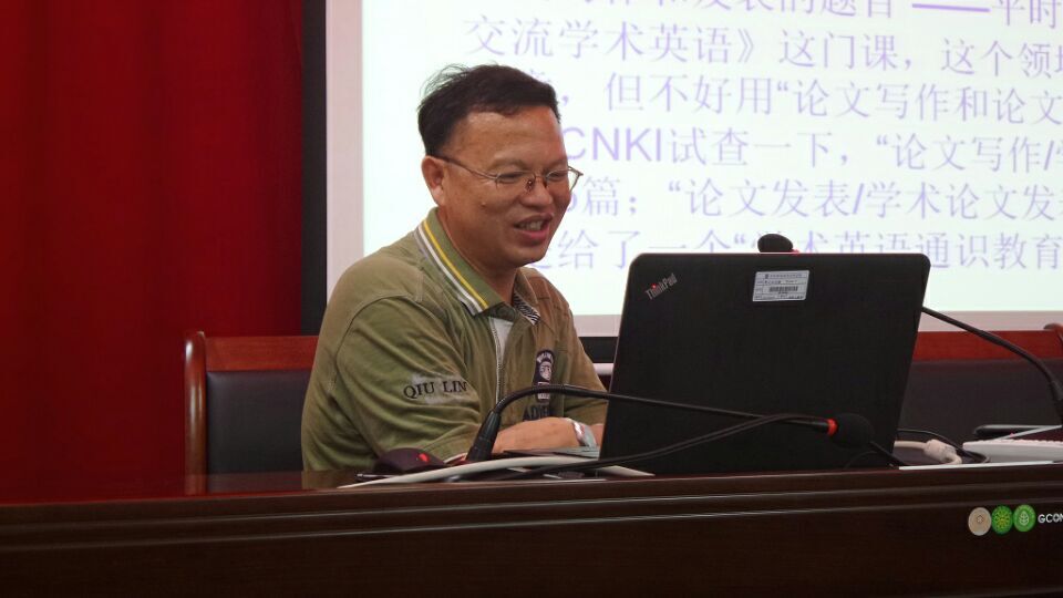 龙翔教授举办“学术英语与通识教育”学术讲座